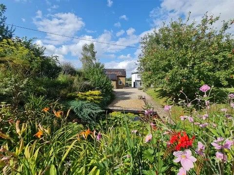 4 Bedroom Property With Land