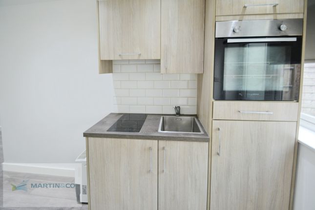Flat 2, Mazal Court, West Molesey photo 4