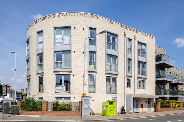 Flat for sale in Hainault Road, London