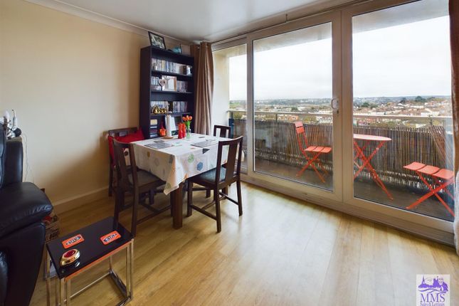 Flat for sale in Humber Crescent, Strood, Rochester