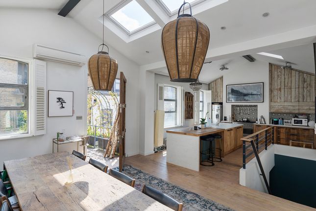 Mews house for sale in Junction Mews, London