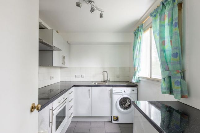41 Fairbairn Close, Purley photo 2