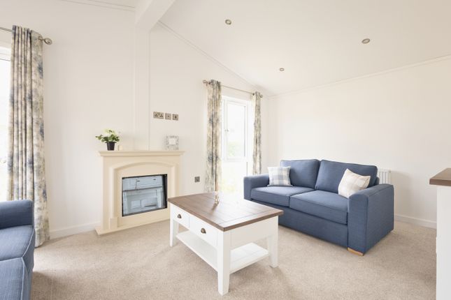 33, Hamble, Southampton photo 2