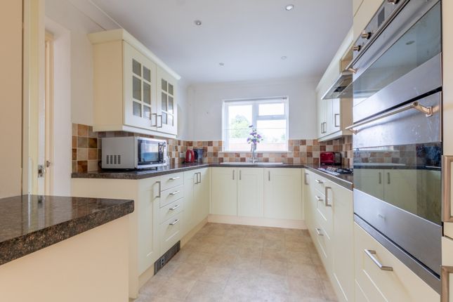 2, Paddock Close, Oxfordshire photo 3