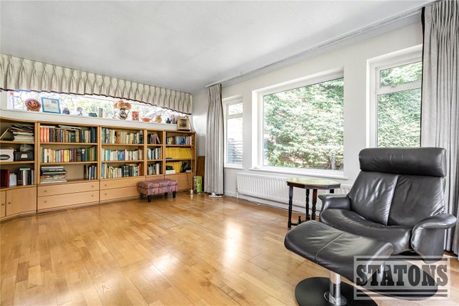 10, Poynings Way, Woodside Park photo 3