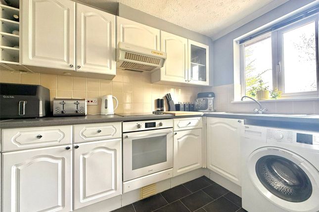 Flat 5, Rosewood, 24, Rorkes Drift, Surrey photo 3