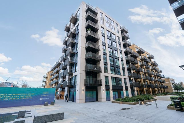 Thumbnail Flat for sale in Parrs Way, Hammersmith