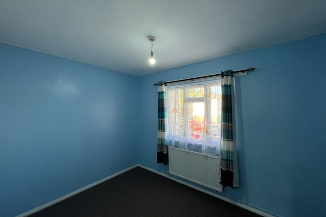 4, Darrell Close, SLOUGH photo 5