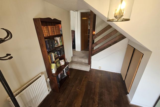 4 Brynhenwysg, Troedrhiw-Trwyn, Pontypridd photo 2