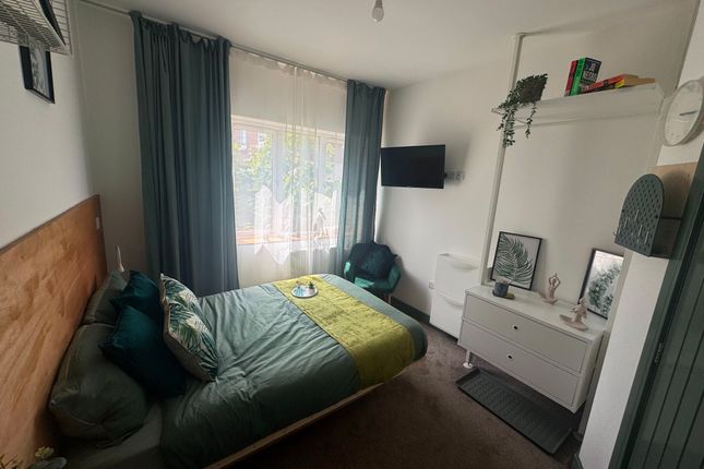 007 Warmsworth Road, Room 2, Doncaster photo 4