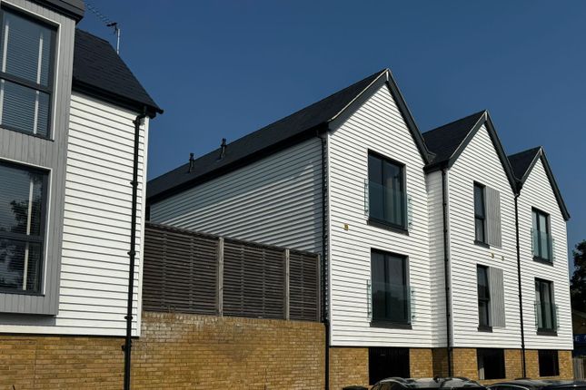 Thumbnail Flat to rent in Cornwallis Circle, Whitstable