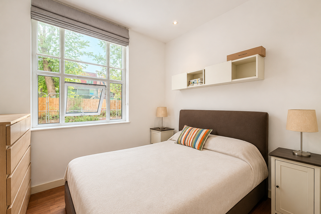 Bromyard House,Flat 574, Bromyard Avenue, London photo 2