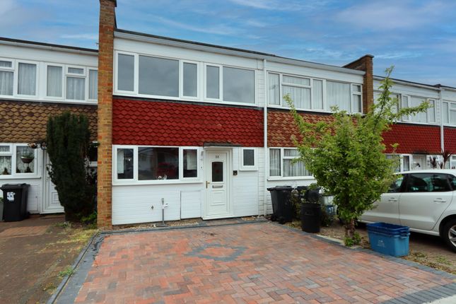 Thumbnail Terraced house to rent in Long Green, Chigwell