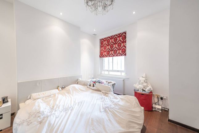 Flat for sale in Castellain Mansions, Maida Vale, London