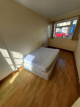 Terraced house to rent in St. Pauls Street, Brighton