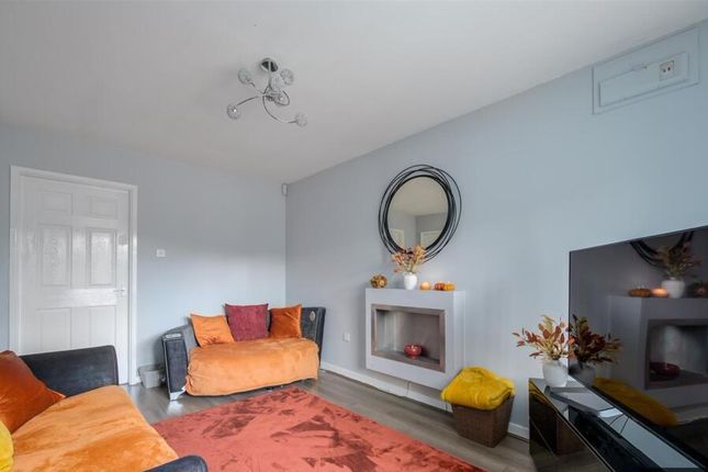 14, Gunton Avenue, Coventry photo 4