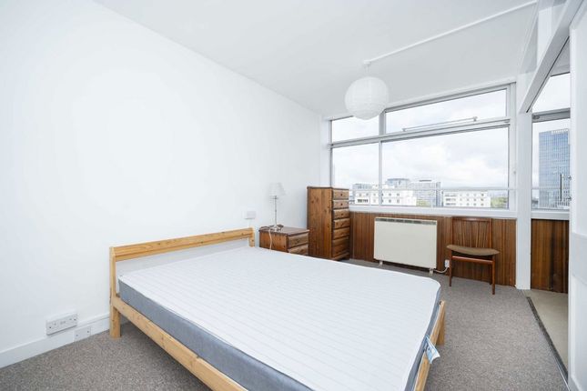 Flat 105, Great Arthur House, Golden Lane Estate, London photo 4