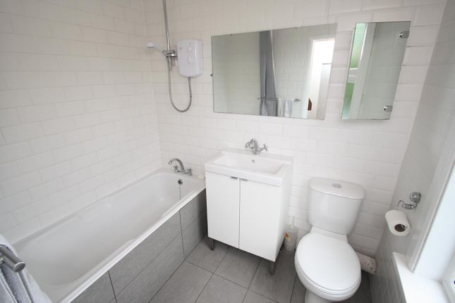 403, Street Lane, West Yorkshire photo 5