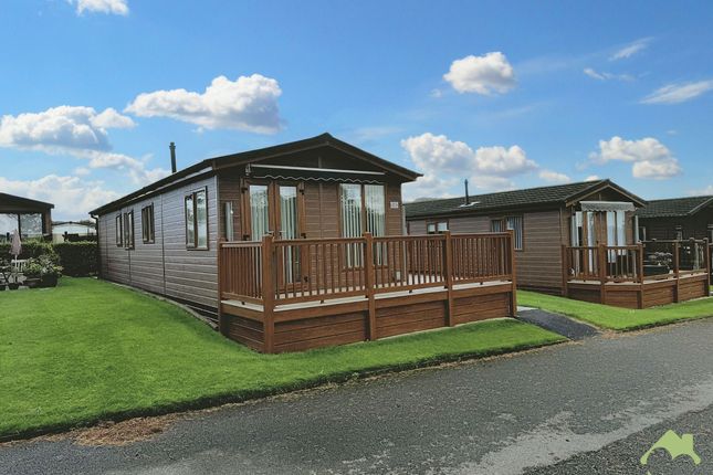 Thumbnail Lodge for sale in Claylands Caravan Park, Weavers Lane, Cabus, Preston