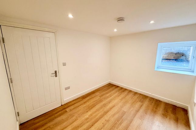 8a Deerpark Road, Manchester photo 2