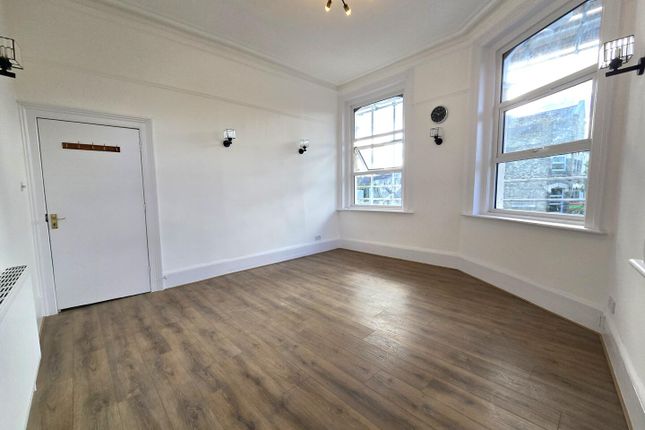 118, High Road, London photo 3
