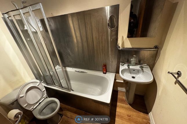 Flat, Kirkwood Street, Rutherglen, Glasgow photo 3