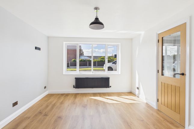 28, Harold Avenue, Dukinfield photo 3