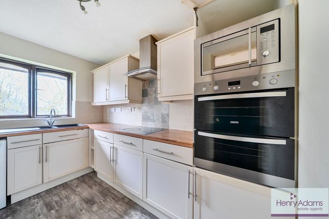 Flat 6, 35 Longmead, Liss photo 3