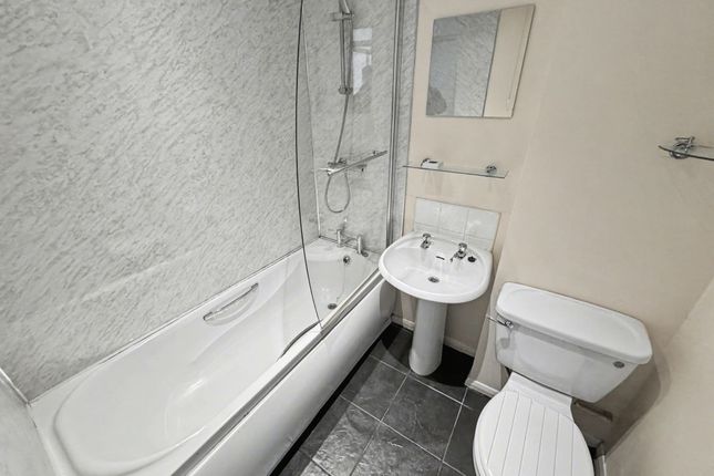 14 Taylors Court, Tiverton photo 3