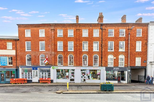 1-bed flat on 7B Market Square, 7B Market Square, Buckingham, £32,000