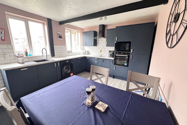 11 Barlow Road, High Peak photo 2