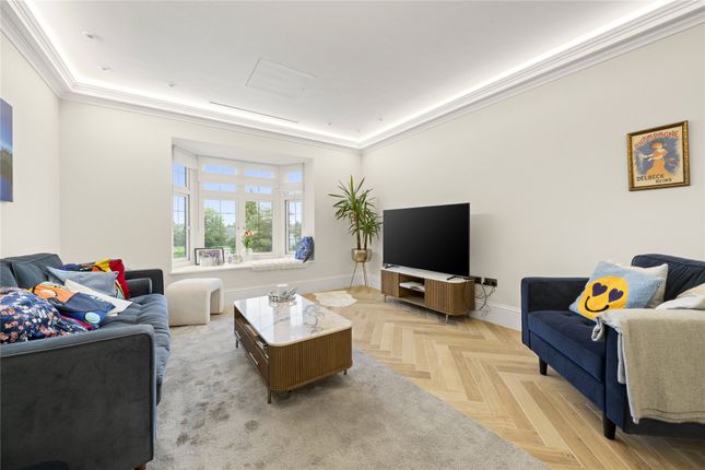 Holtwood Road, Leatherhead photo 2