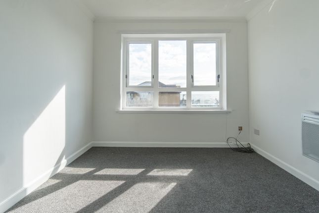 Flat for sale in Parkend Gardens, Saltcoats