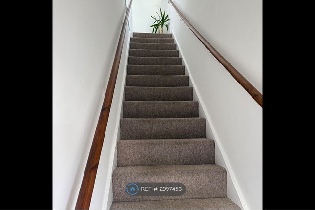 Flat, Southgate Avenue, Llantrisant photo 5