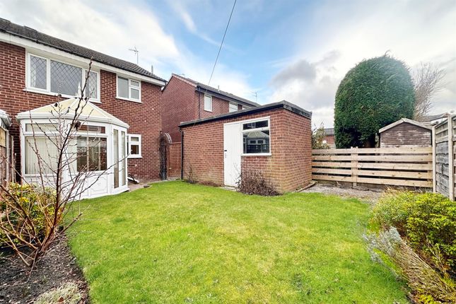 11 Fielding Avenue, Stockport photo 3