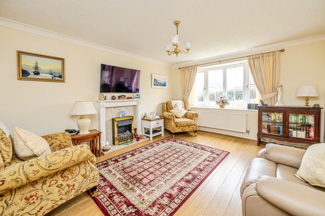 12, Heatherwood, Welshpool photo 3