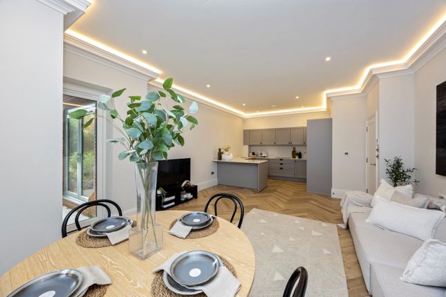 Langdon Grange, Oxshott, Leatherhead photo 4
