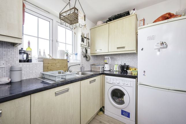 Flat for sale in Henley Road, Bedford, Bedfordshire