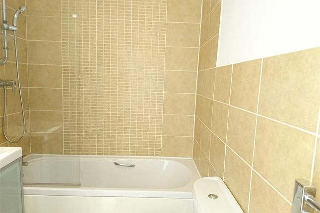 2 bed property to rent in Walter Road, Swansea SA1 - Zoopla