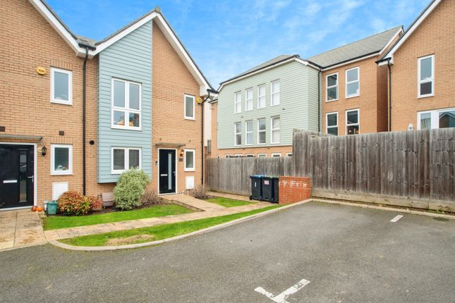 3-bed other on 1, Bridgeview Close, Hemel Hempstead, £475,000