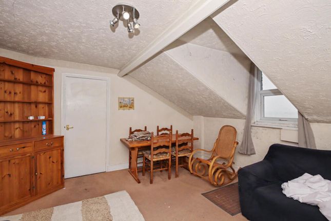Flat 5, 5 Kirkley Cliff, Lowestoft photo 4