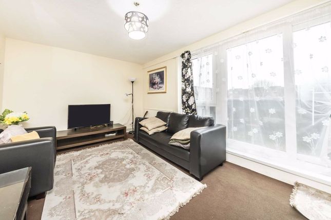 Thumbnail Flat for sale in Ray Walk, London