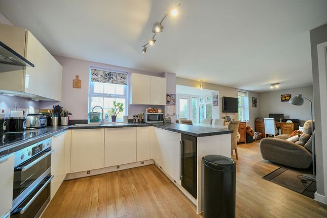 5 Elizabeth Way, Norwich photo 2