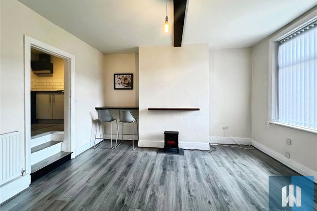 6, Royds Avenue, Huddersfield photo 2