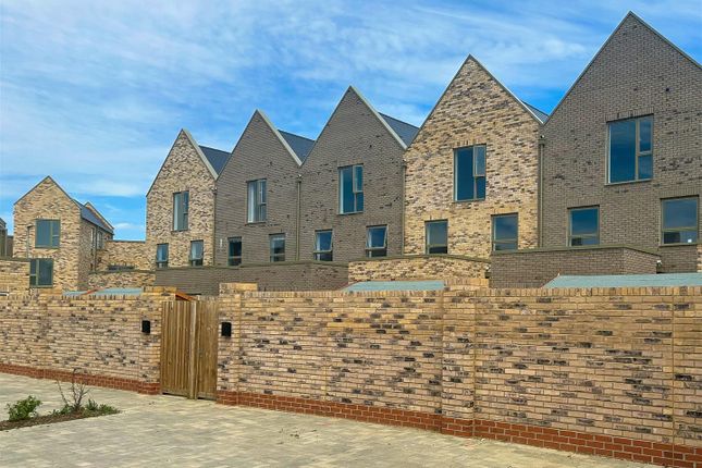 8, Apple Walk, Waterbeach photo 2