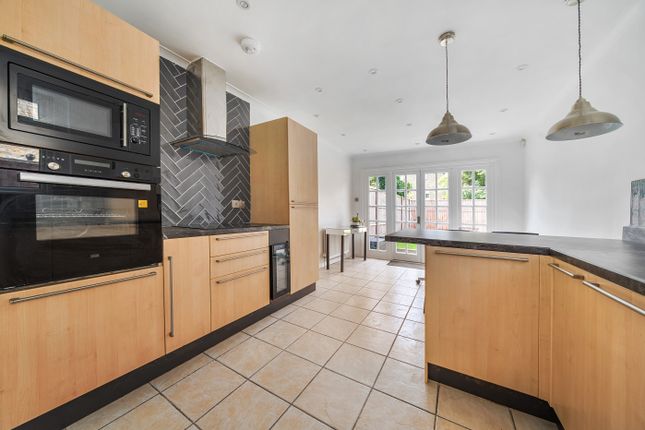 34, Beechfield Road, London photo 4