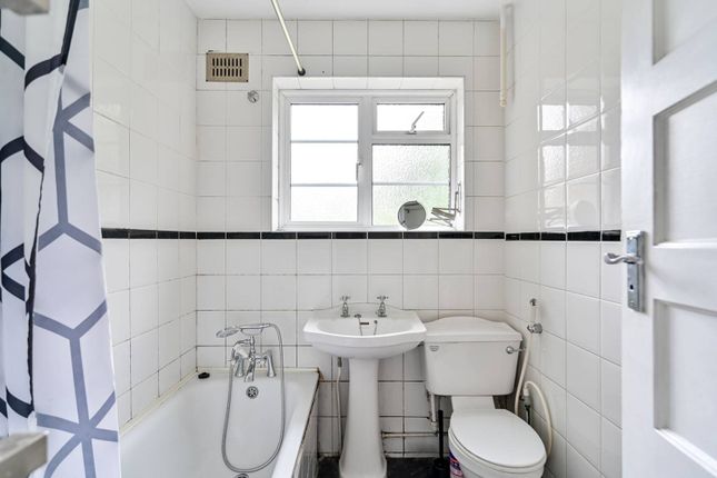 Flat for sale in Queens Road, Twickenham