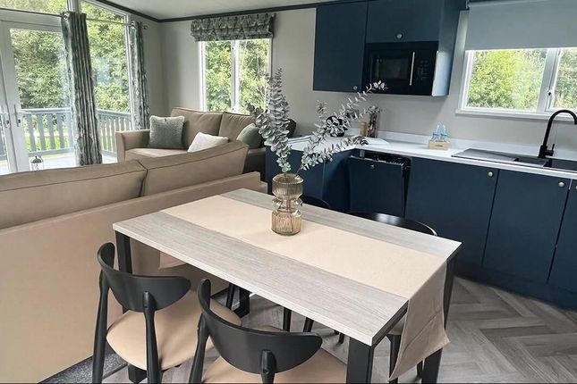 121, Cotswold Grange Country Park, Meadow Lane, Twyning photo 3