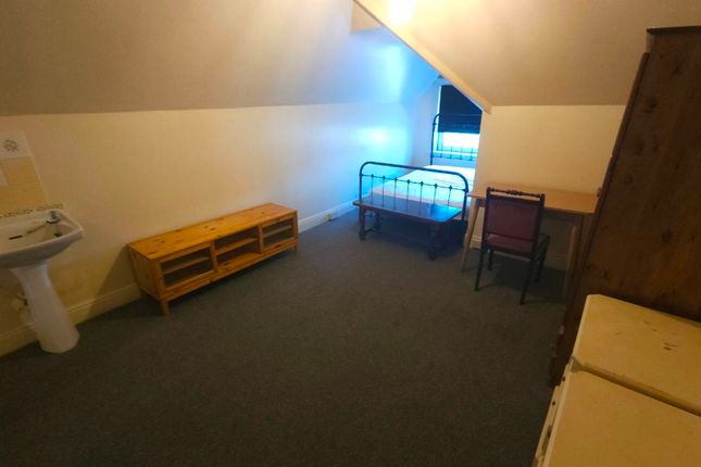 Room 15, 54 Wimborne Road, Bournemouth photo 4