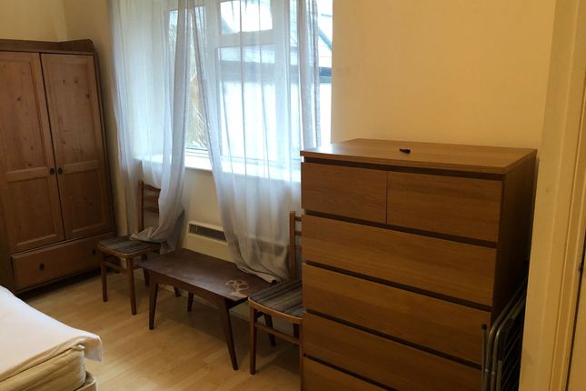 87, Walm lane, London photo 2